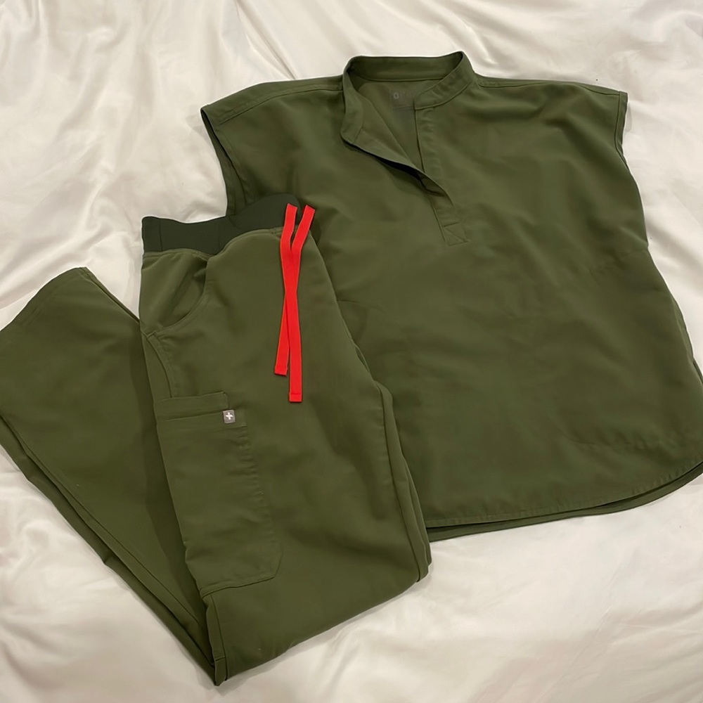Women’s Figs Dark Olive Set